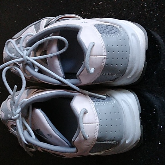 Girl's North Face Laced Athletic Shoes - Picture 2 of 8